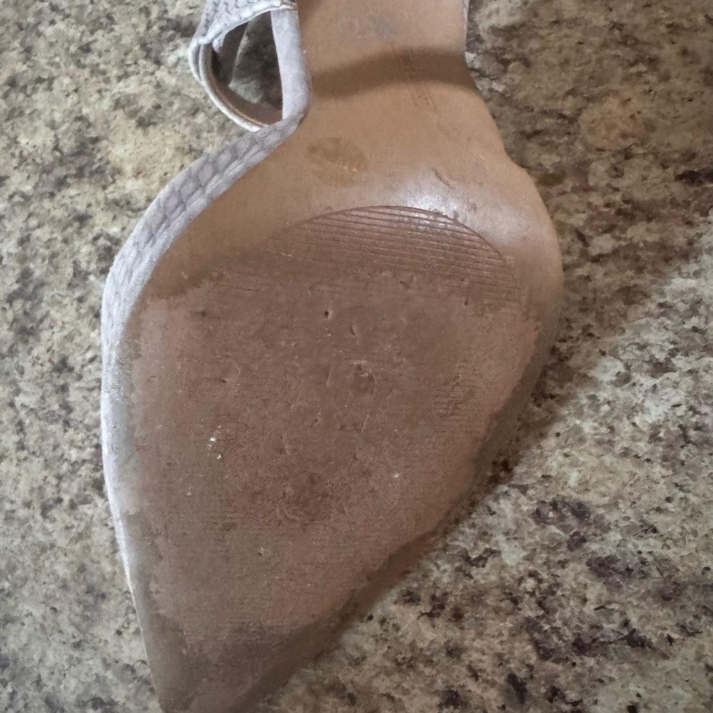 Vince Camuto Grey Snake Skin Heels with open back size 8 - Picture 6 of 7